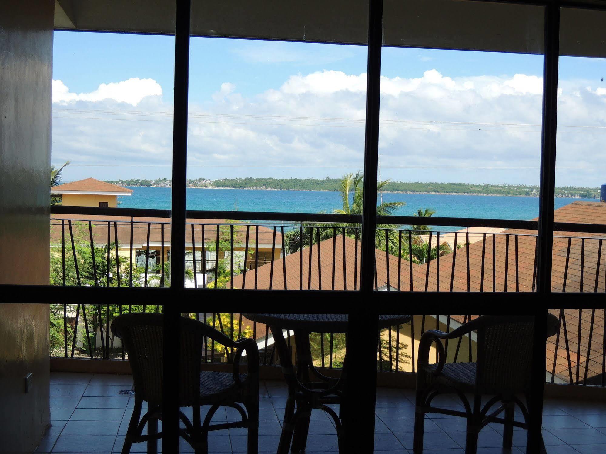 Palms Seaside Inn And Resort Medellin ภายนอก รูปภาพ