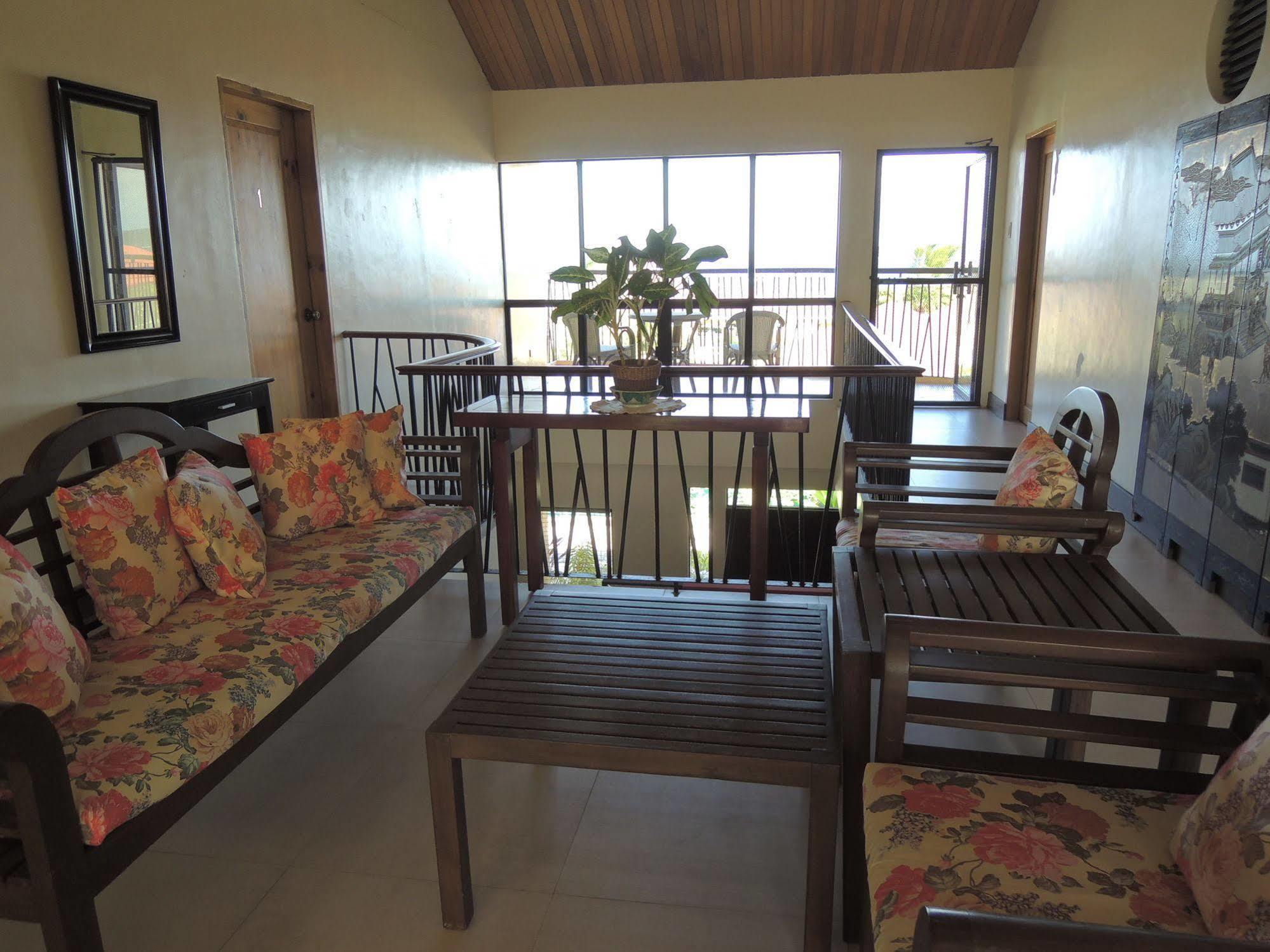 Palms Seaside Inn And Resort Medellin ภายนอก รูปภาพ