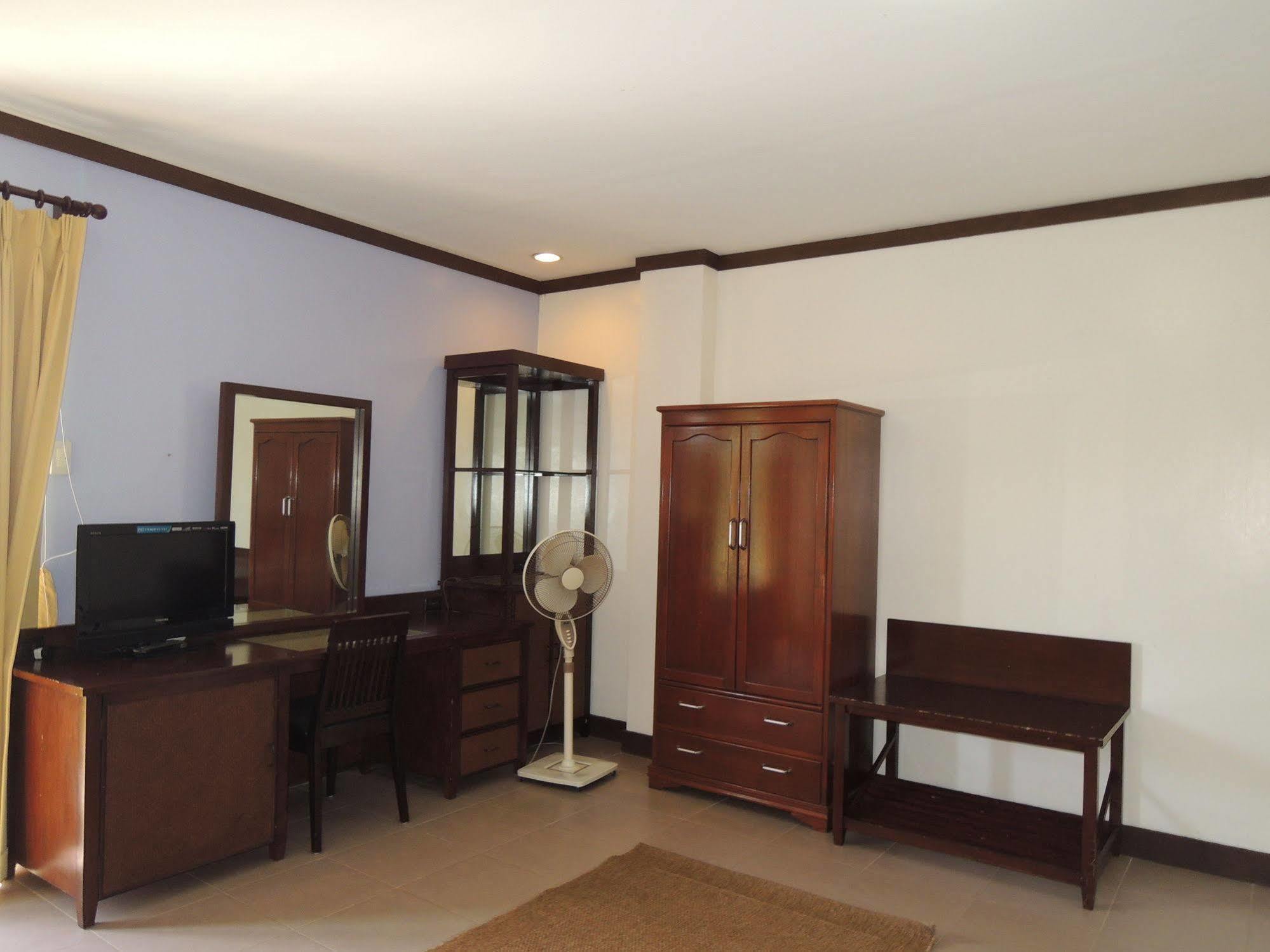 Palms Seaside Inn And Resort Medellin ภายนอก รูปภาพ
