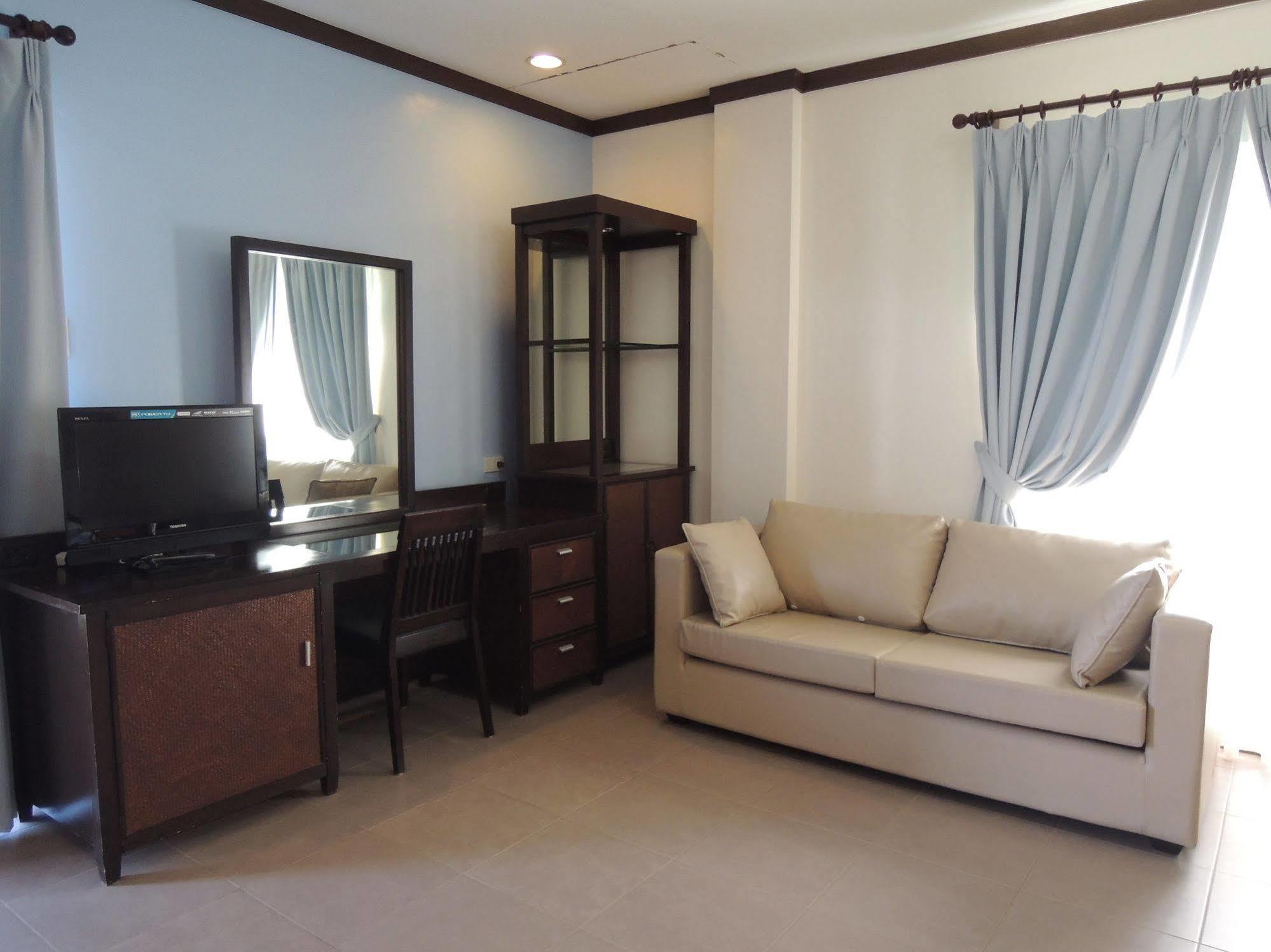 Palms Seaside Inn And Resort Medellin ภายนอก รูปภาพ