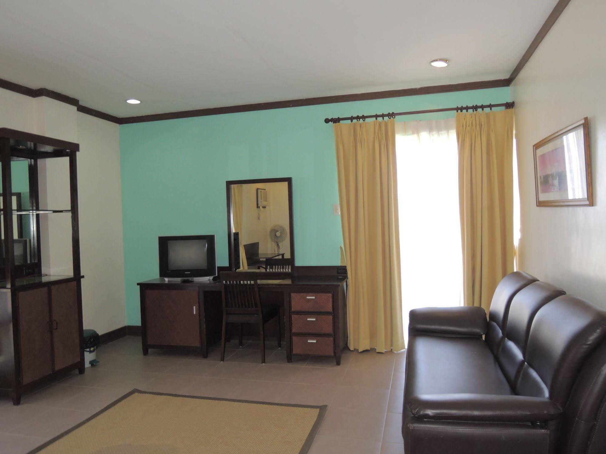 Palms Seaside Inn And Resort Medellin ภายนอก รูปภาพ