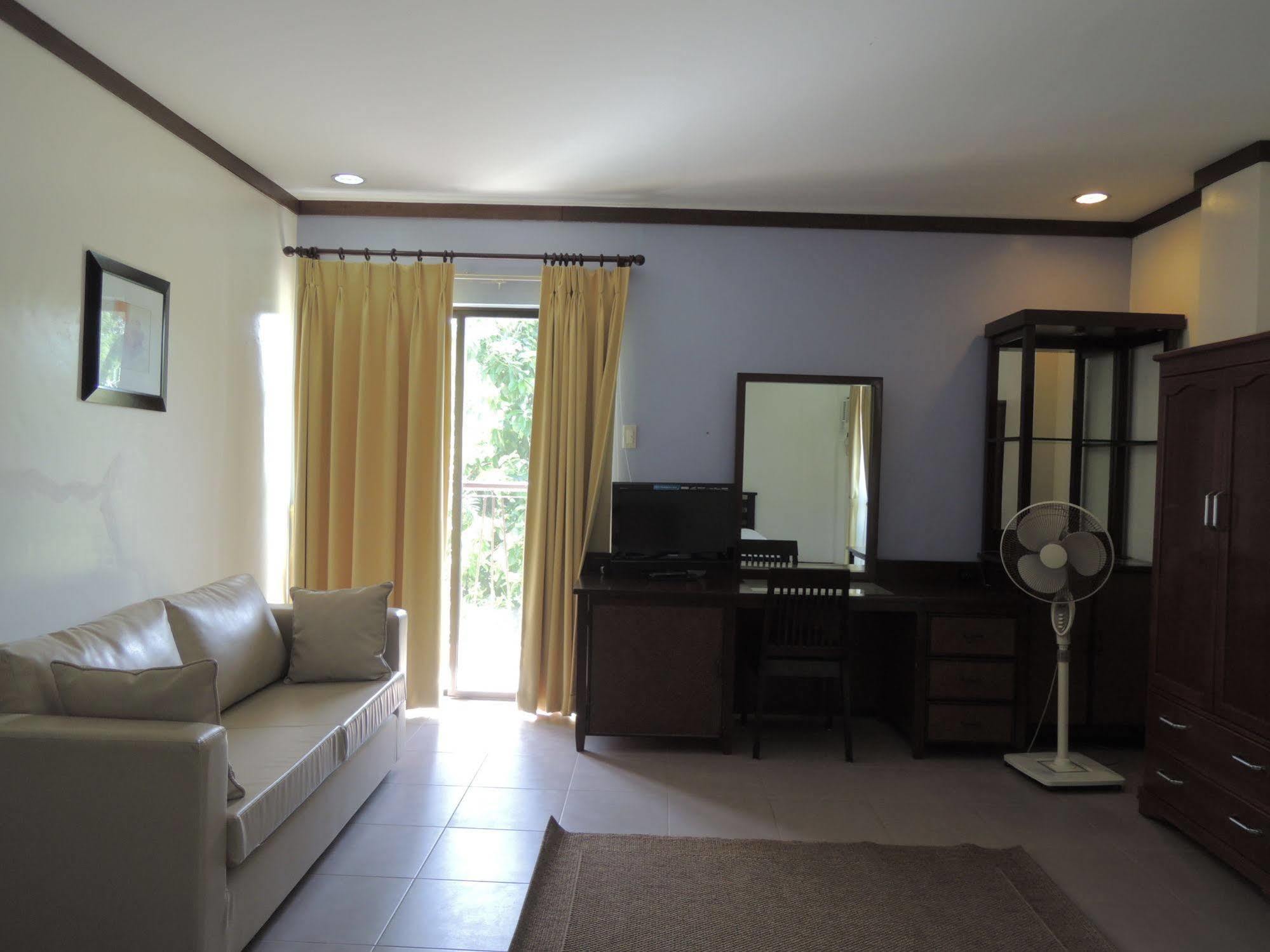Palms Seaside Inn And Resort Medellin ภายนอก รูปภาพ