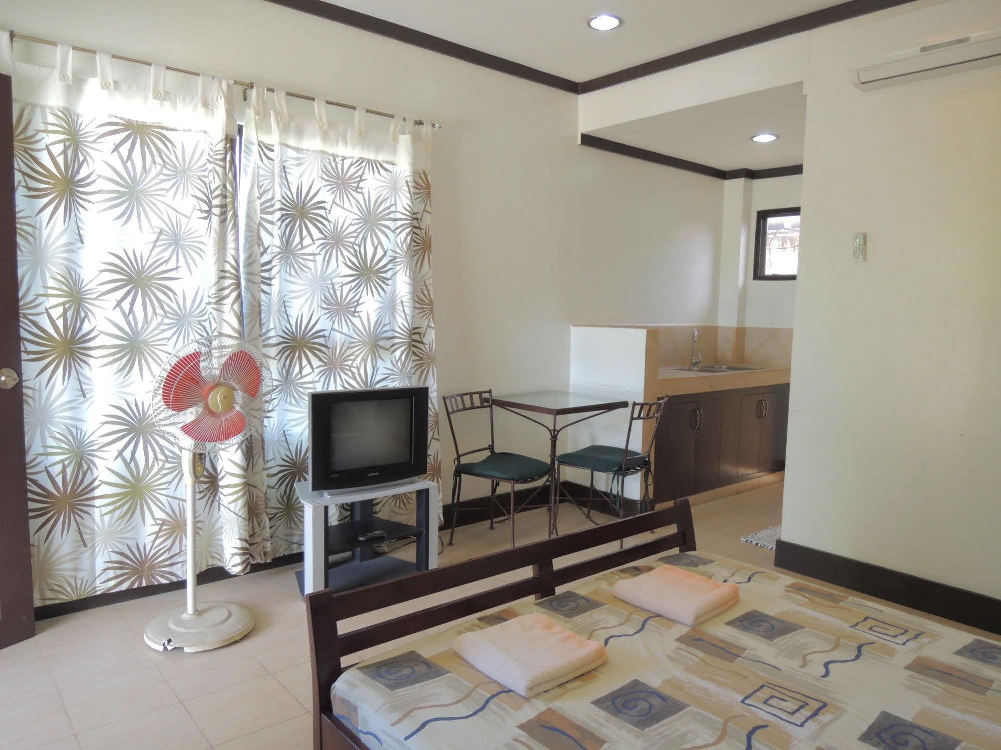 Palms Seaside Inn And Resort Medellin ภายนอก รูปภาพ